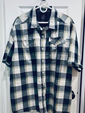Men’s Blue & White Short-Sleeve Plaid Button-Down Shirt